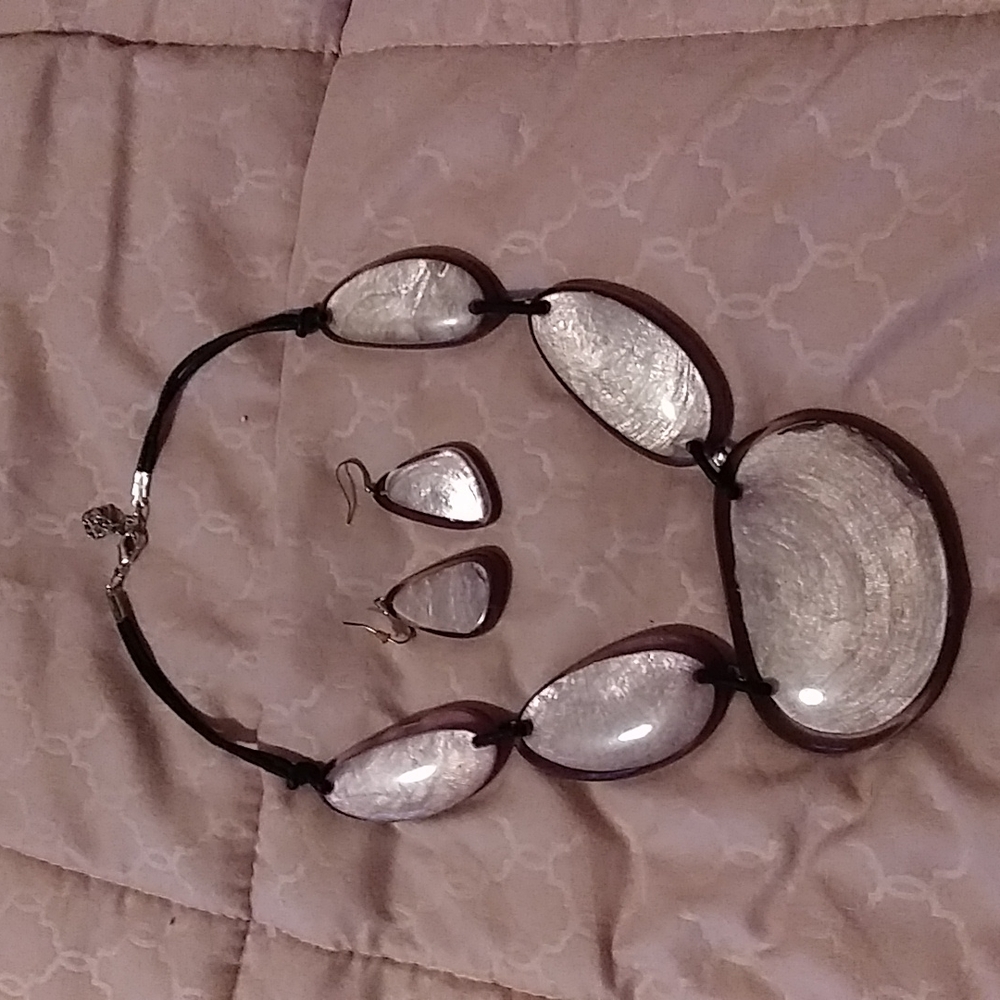 Necklace and earring set